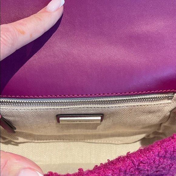 Tory Burch Willa Boucle Quilted Crossbody Bag - Picture 9 of 9